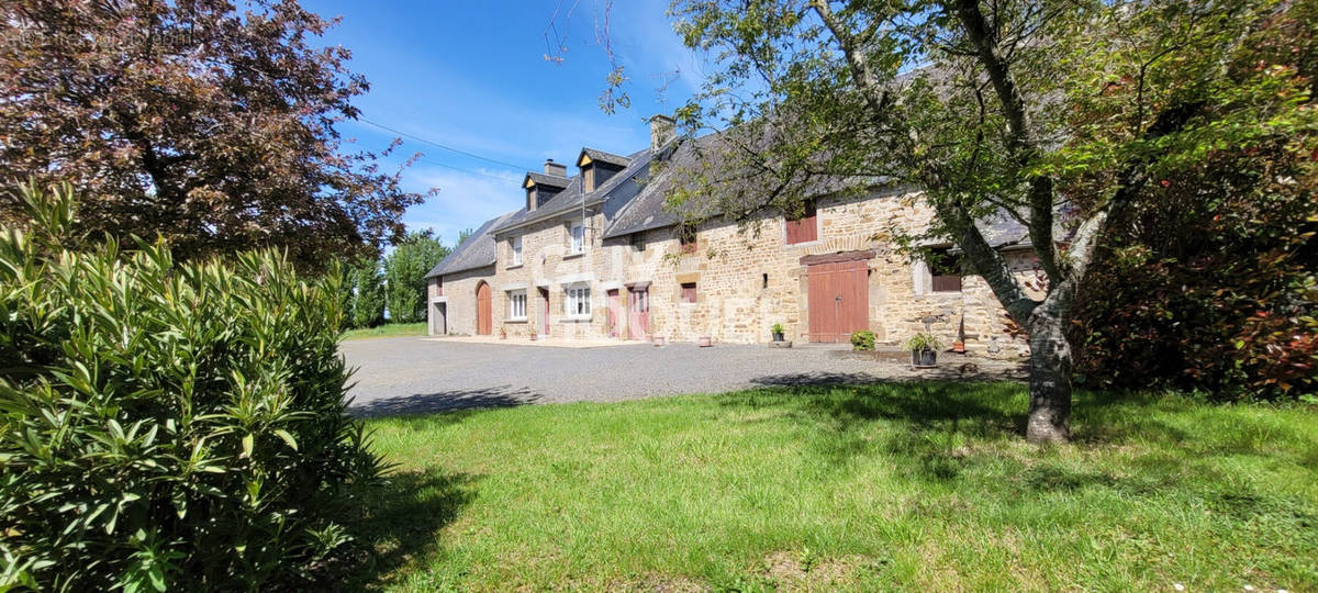 Maison à LE VAL-SAINT-PERE