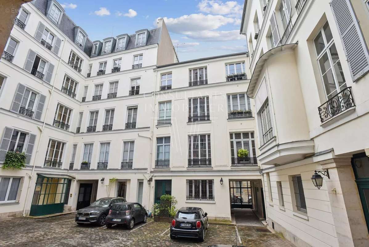 Appartement à PARIS-7E