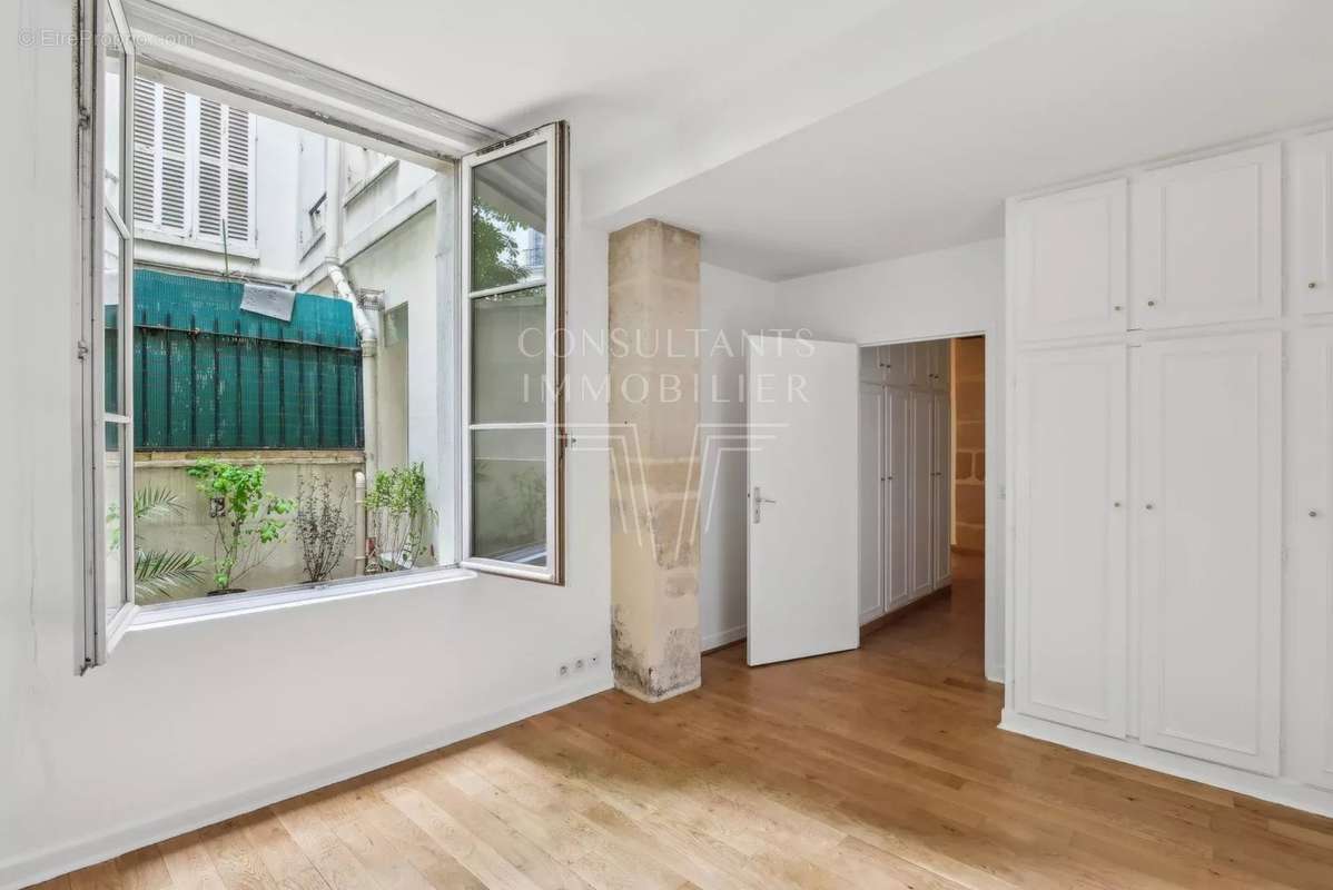 Appartement à PARIS-7E