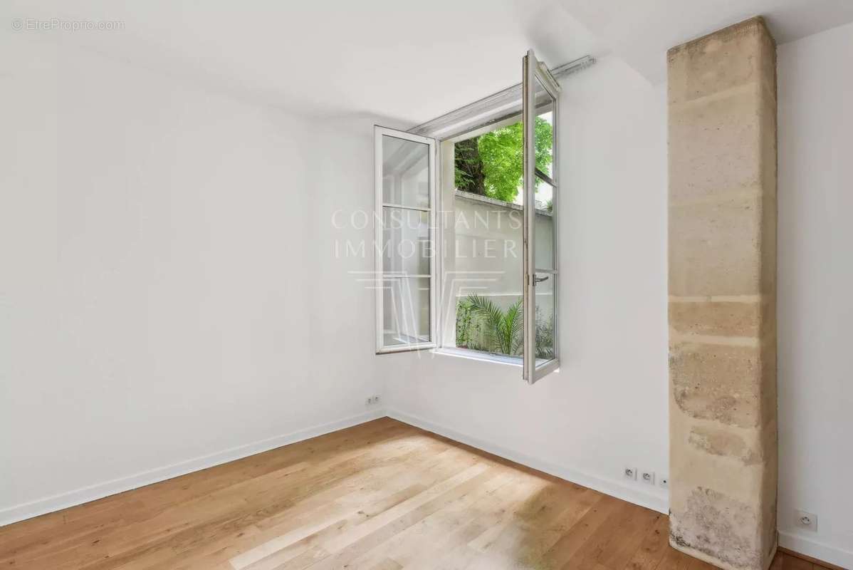 Appartement à PARIS-7E