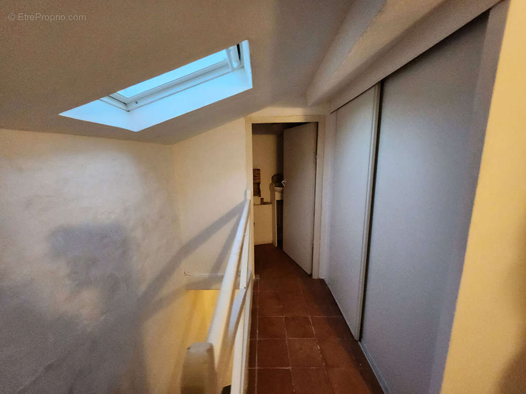 Appartement à ENTRAIGUES-SUR-LA-SORGUE