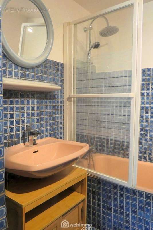 Sur ce niveau également une salle de bain et un toilette - Maison à MARTHOD