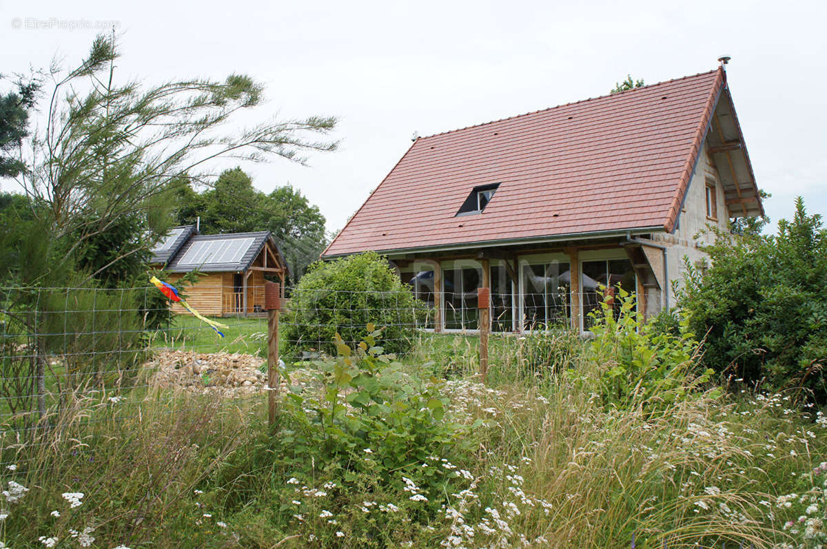 Maison à SAINT-AMAND-EN-PUISAYE