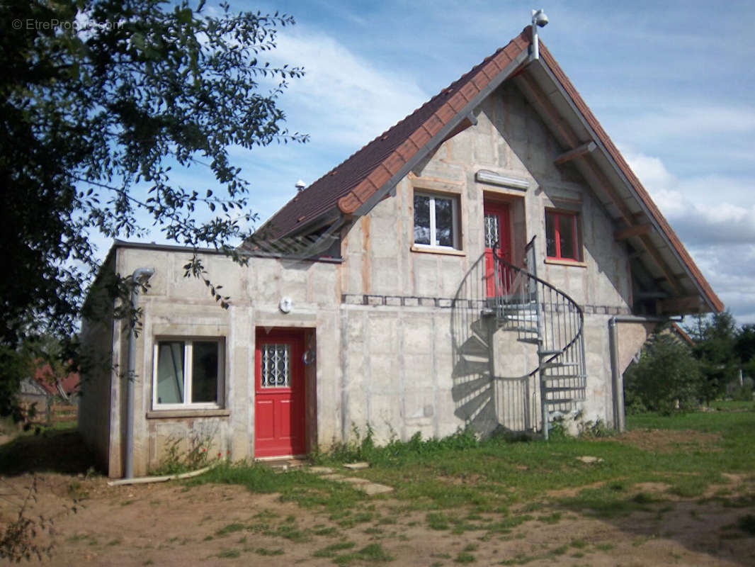 Maison à SAINT-AMAND-EN-PUISAYE