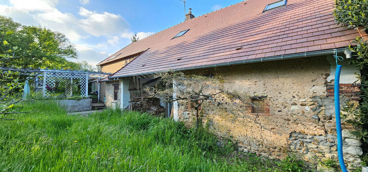 Maison à SAINT-AMAND-EN-PUISAYE