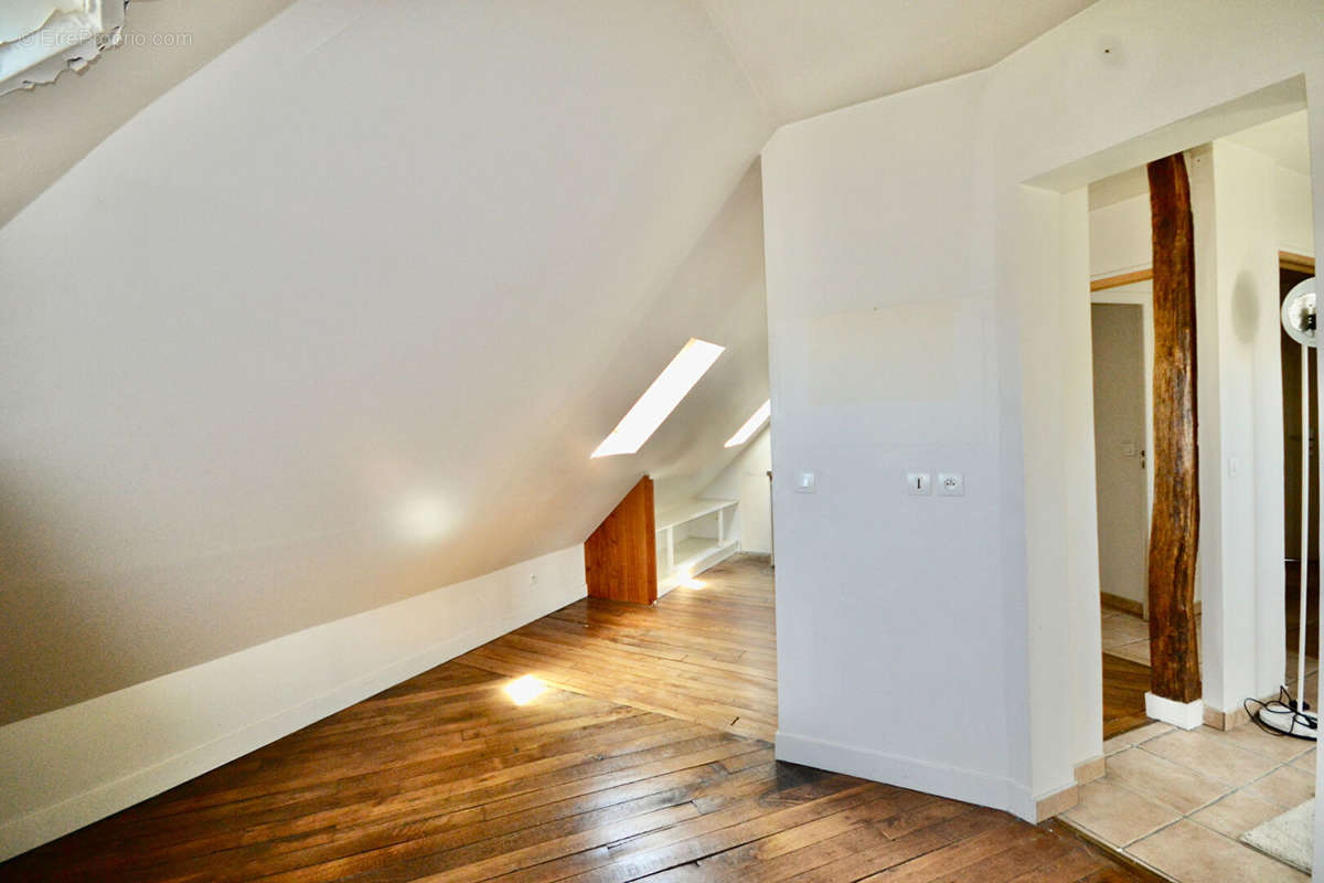 Appartement à PARIS-10E