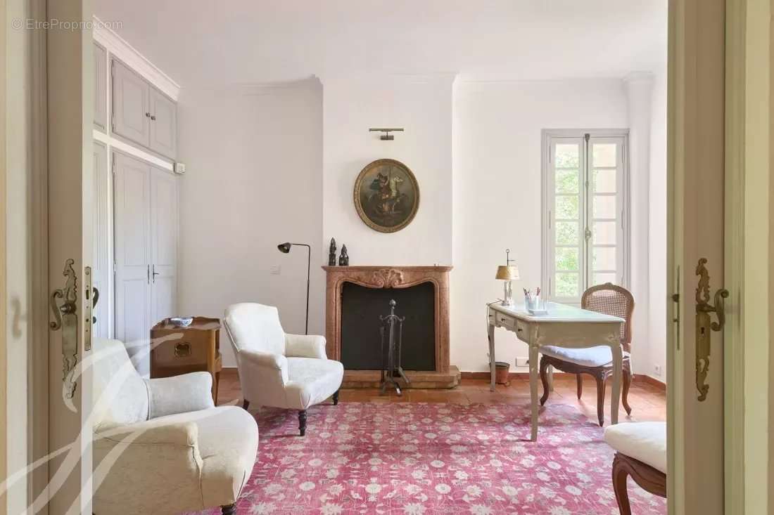 Maison à CHATEAUNEUF-GRASSE