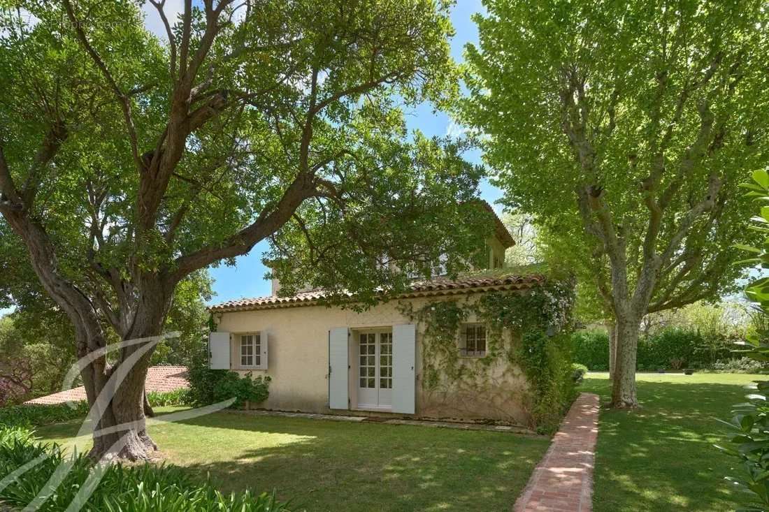 Maison à CHATEAUNEUF-GRASSE