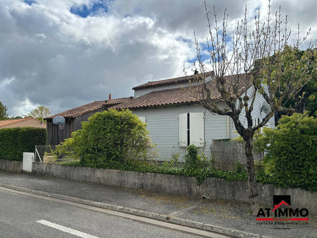 Maison à SAINT-YRIEIX-SUR-CHARENTE