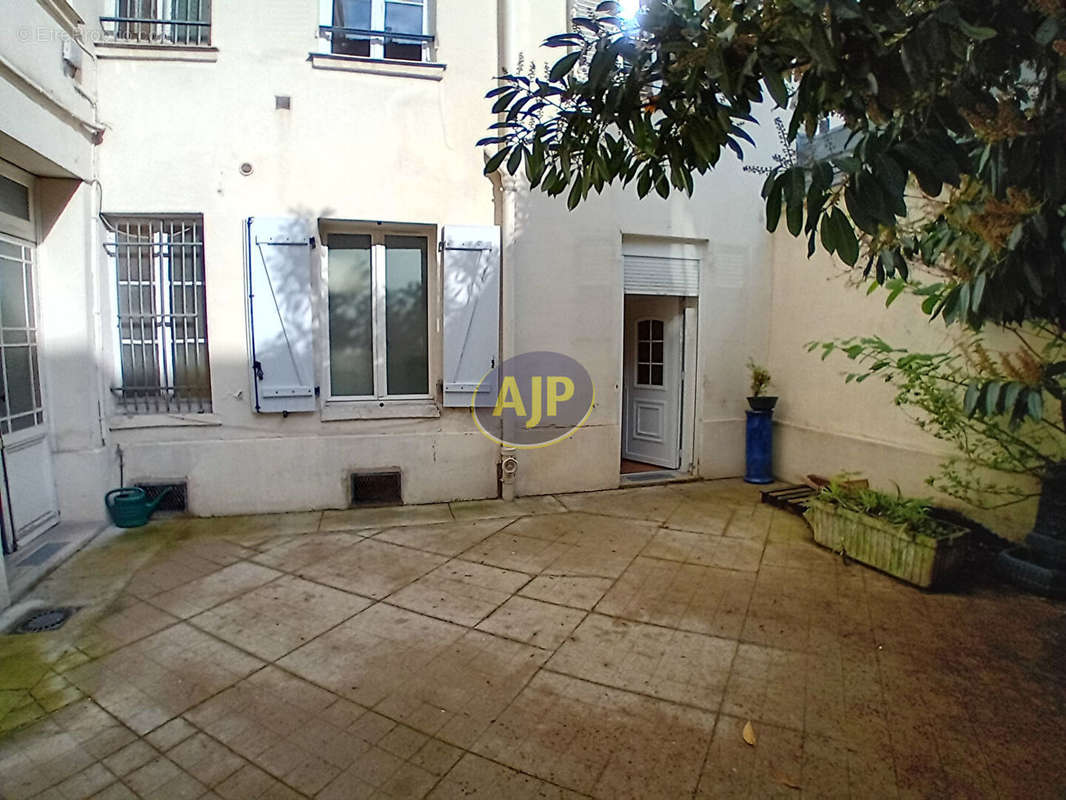 Appartement à PARIS-17E