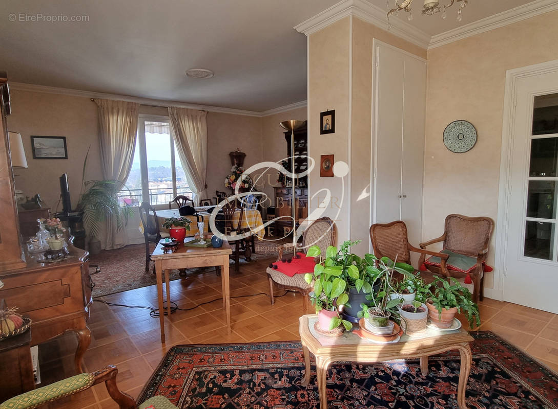 Appartement à TASSIN-LA-DEMI-LUNE