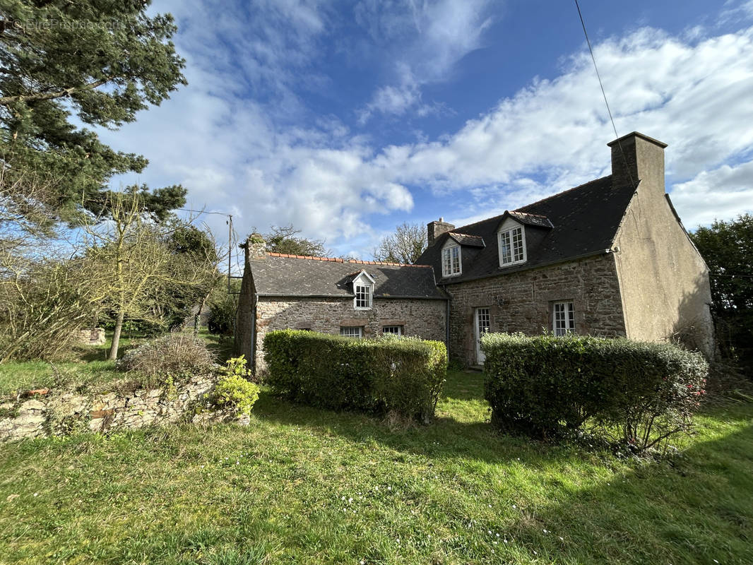 Maison à PLOUEZEC