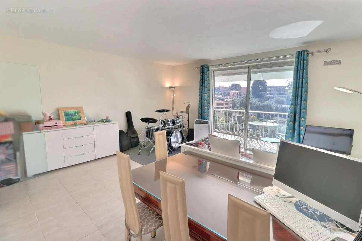 Appartement à ROQUEBRUNE-CAP-MARTIN