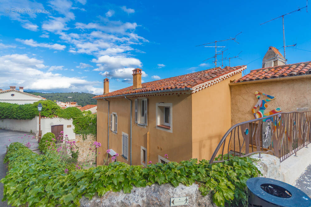 Appartement à TOURRETTES