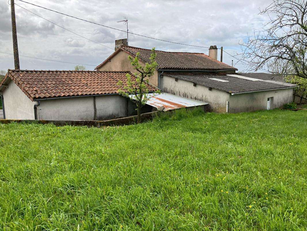 Maison à LE BUSSEAU