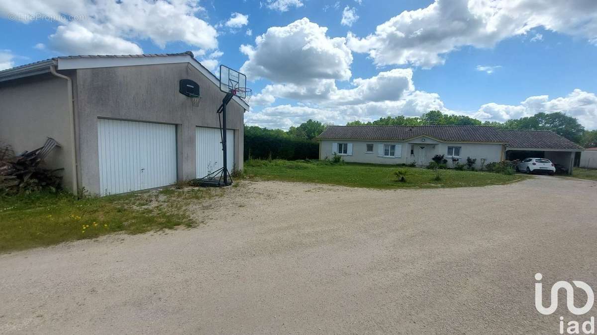 Photo 2 - Maison à SAINT-GENES-DE-LOMBAUD