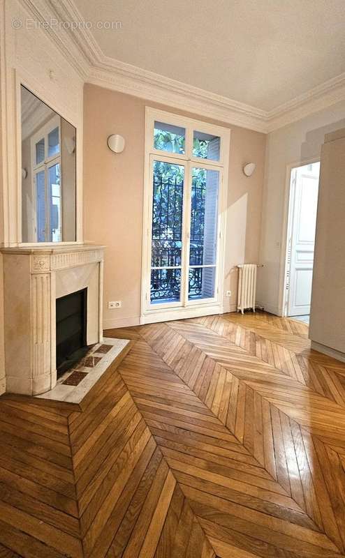 Appartement à PARIS-16E