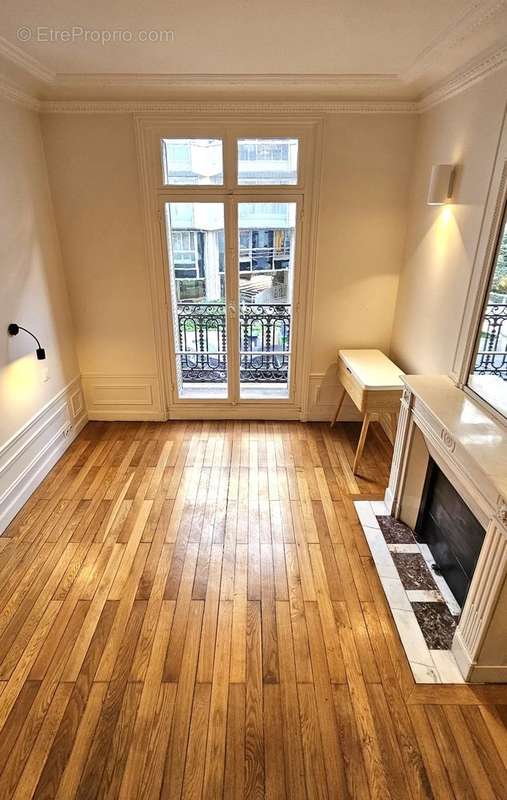 Appartement à PARIS-16E