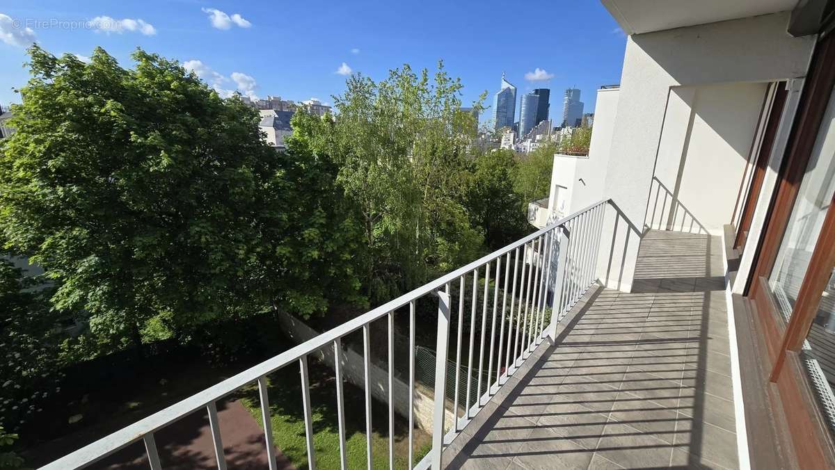 Appartement à COURBEVOIE