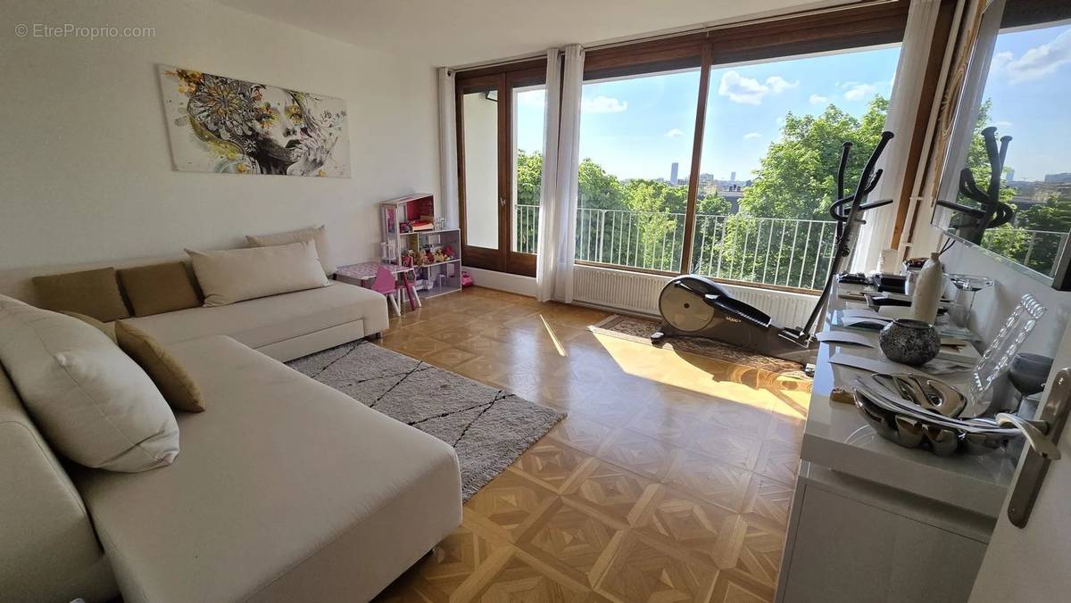 Appartement à COURBEVOIE