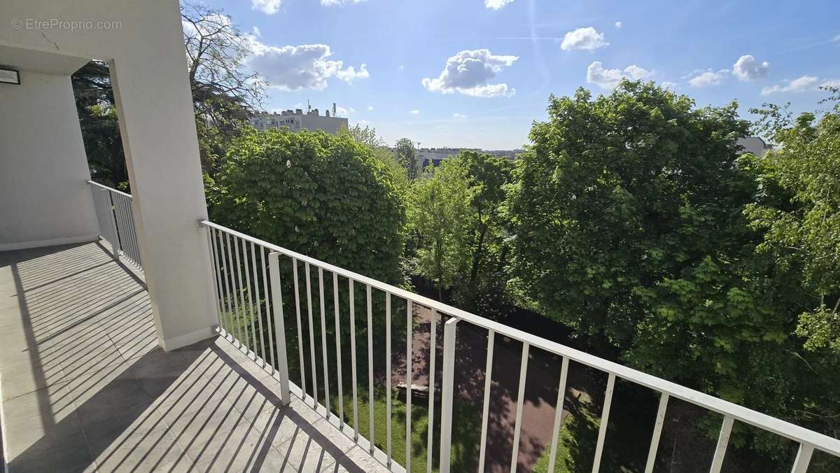 Appartement à COURBEVOIE