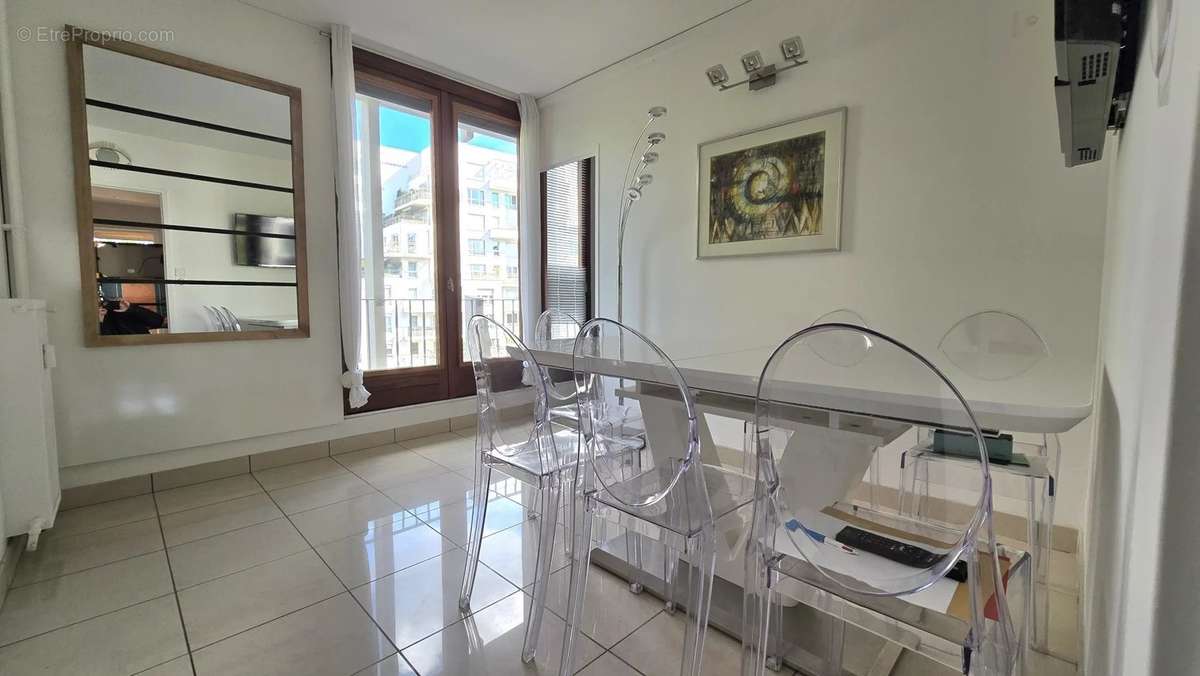 Appartement à COURBEVOIE