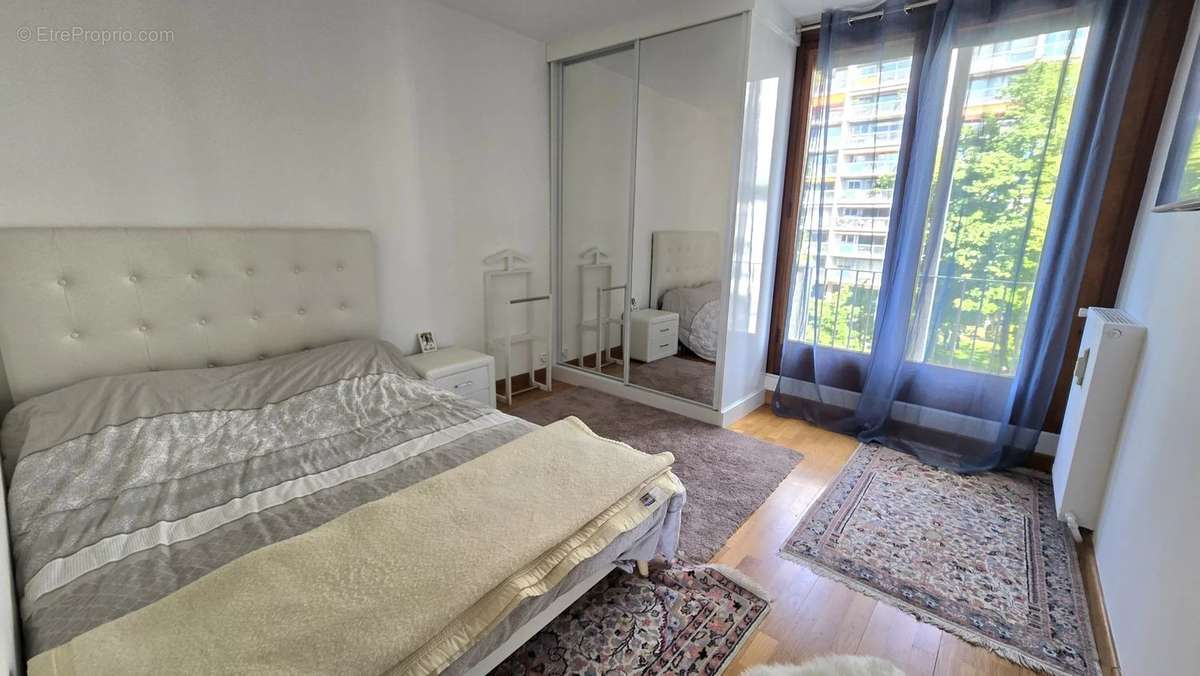 Appartement à COURBEVOIE