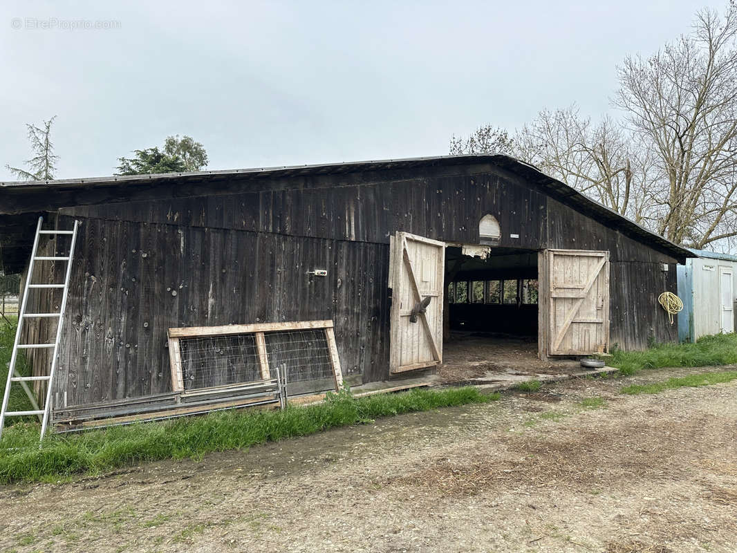 Autre à LA ROCHE-CHALAIS