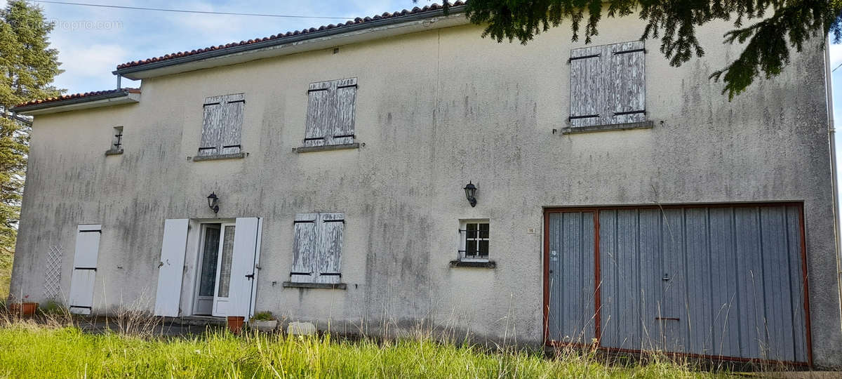 Maison à LA CHAPELLE-GRESIGNAC