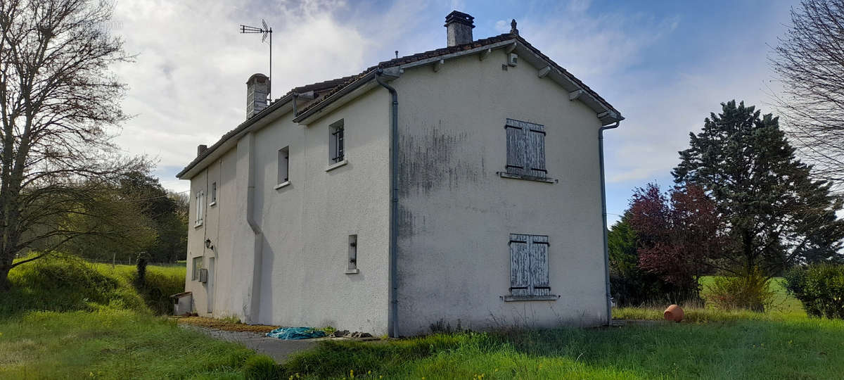 Maison à LA CHAPELLE-GRESIGNAC