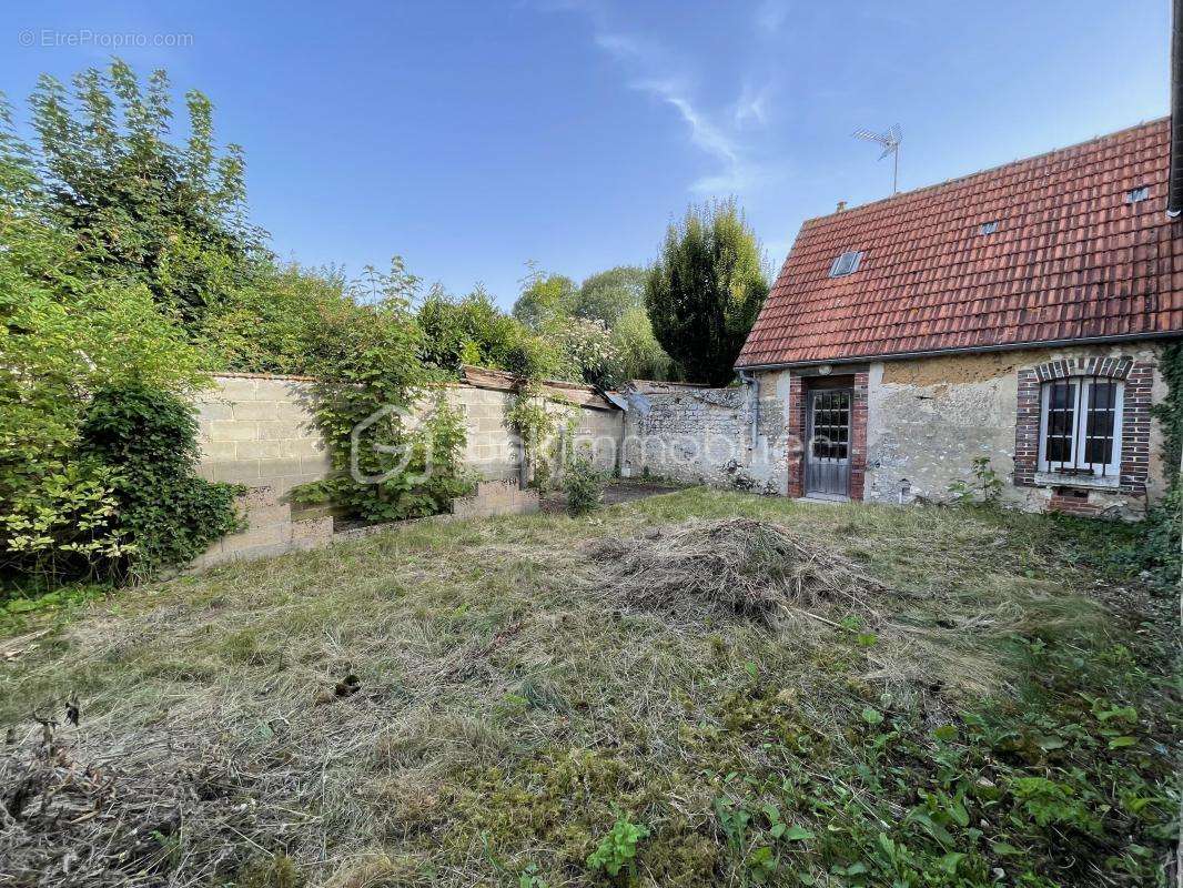 Appartement à BERCHERES-LES-PIERRES