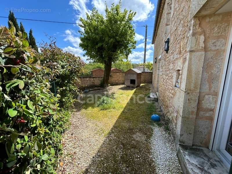 Maison à COULAURES