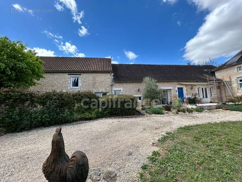 Maison à COULAURES