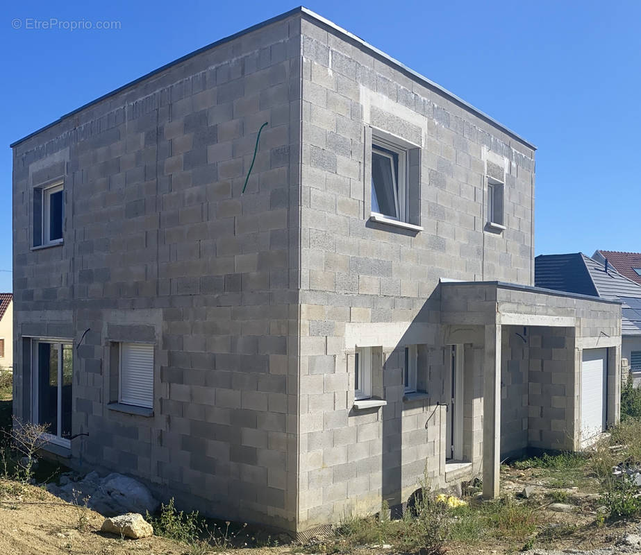 Maison à POUILLEY-LES-VIGNES