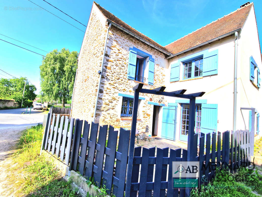 Maison à FAREMOUTIERS