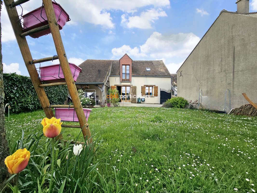 Maison à VILLETHIERRY