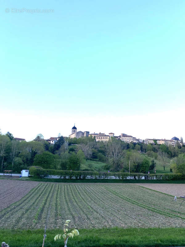 Terrain à PEROUGES