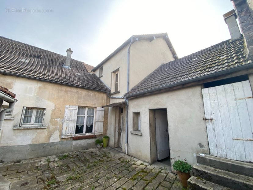 Maison à NEUILLY-SAINT-FRONT