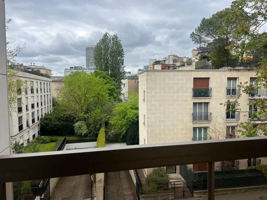 Appartement à NEUILLY-SUR-SEINE