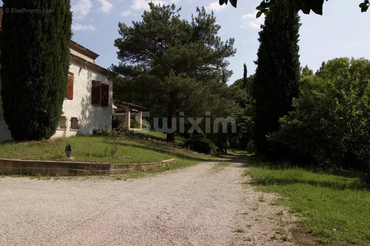 Maison à LE THOLONET