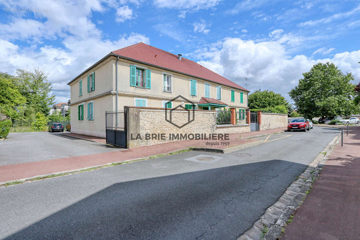 Appartement à BRIE-COMTE-ROBERT