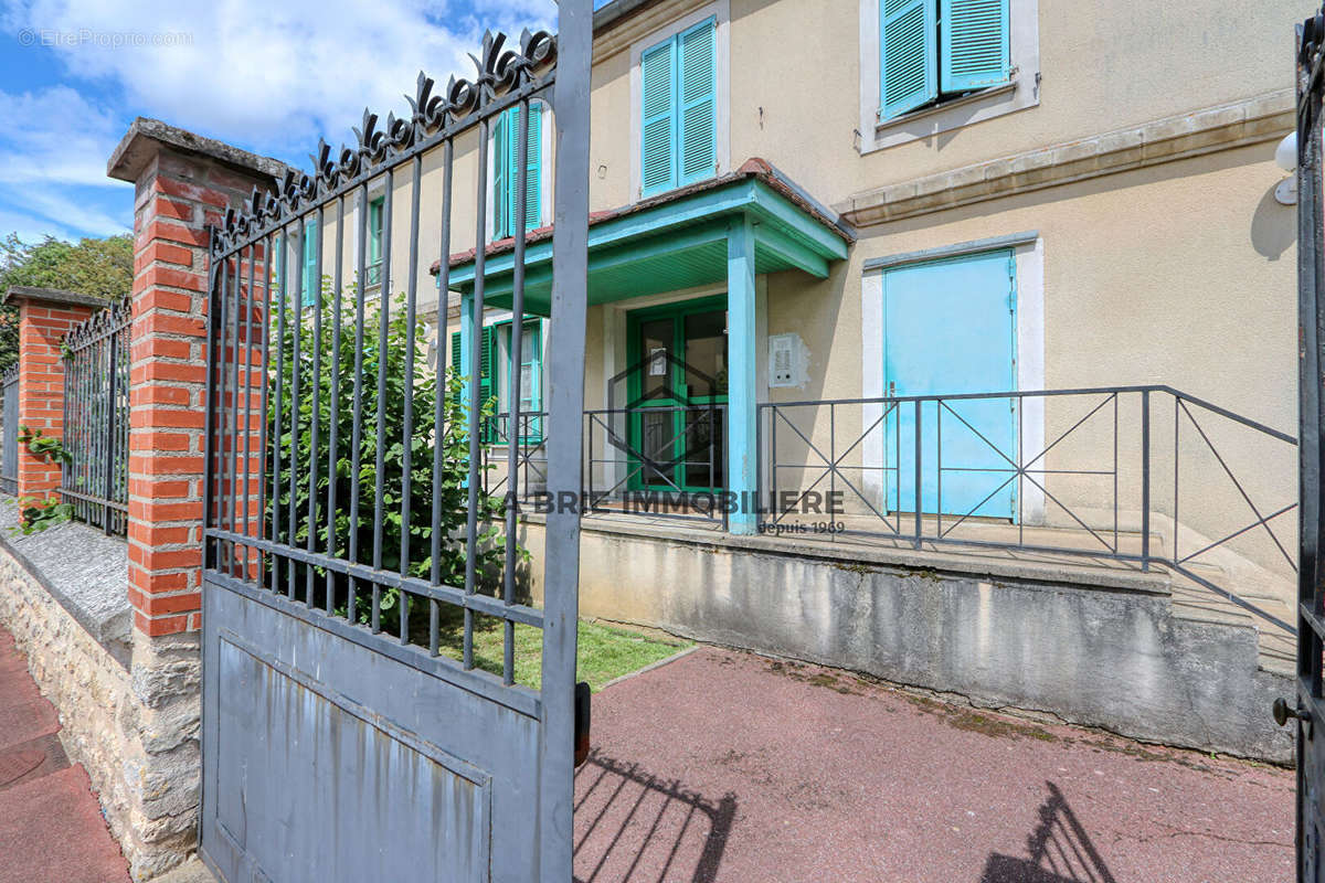 Appartement à BRIE-COMTE-ROBERT