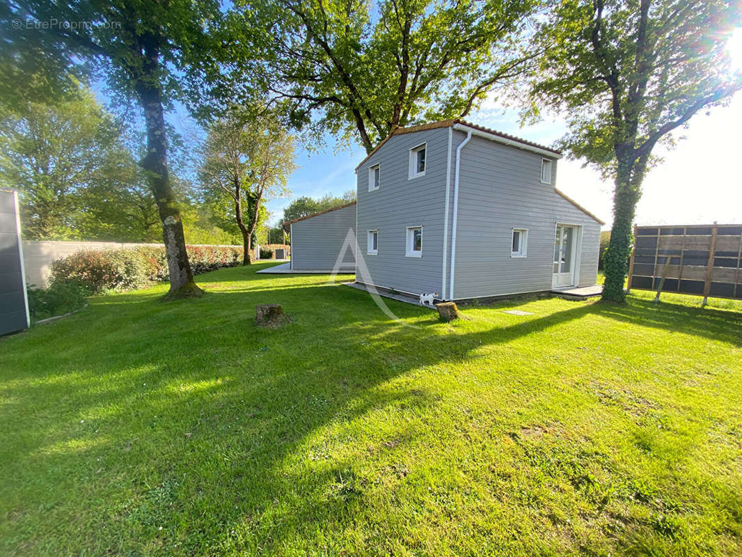 Maison à GROSBREUIL