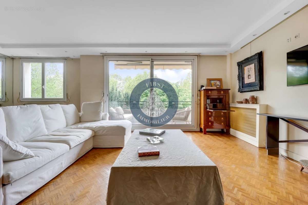 Appartement à NEUILLY-SUR-SEINE