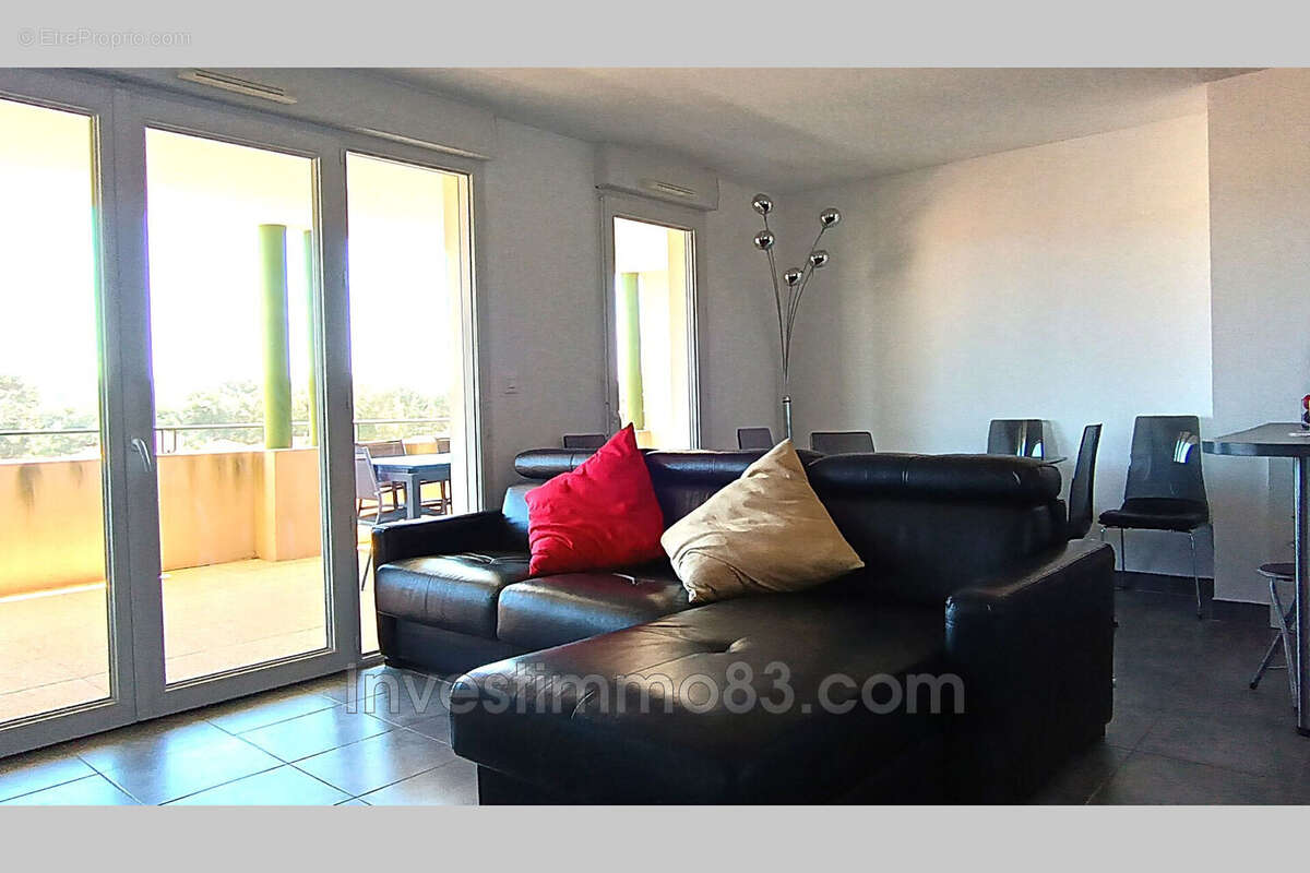 Appartement à LA LONDE-LES-MAURES