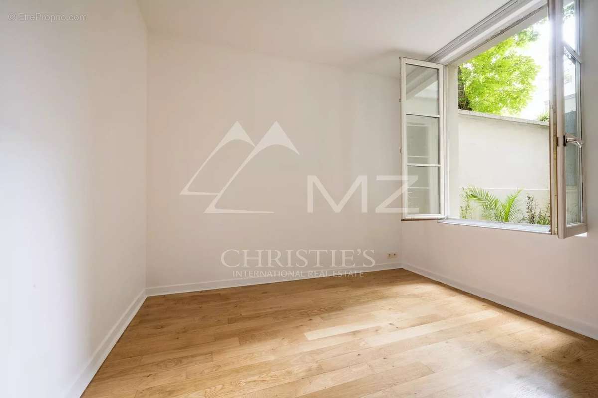 Appartement à PARIS-7E