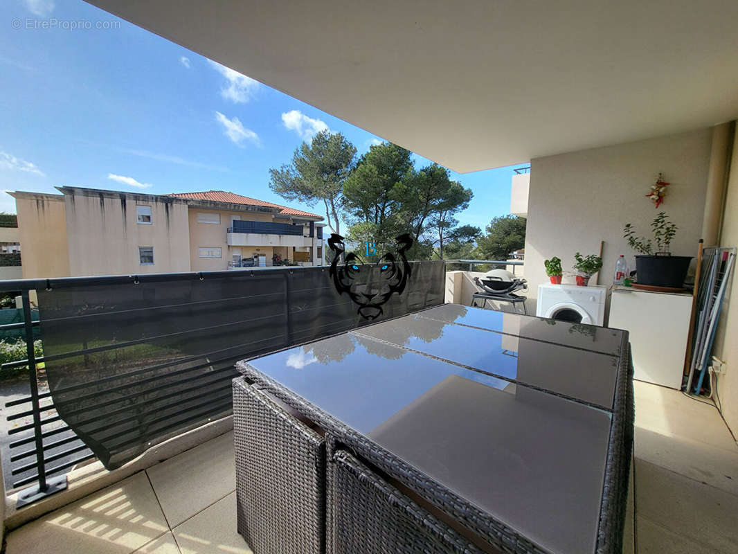 Appartement à ROQUEBRUNE-SUR-ARGENS