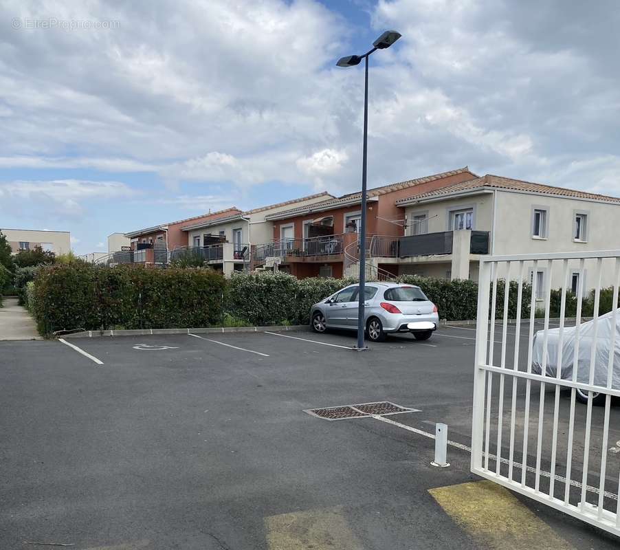 2 places de parking privatives - Appartement à BASSAN