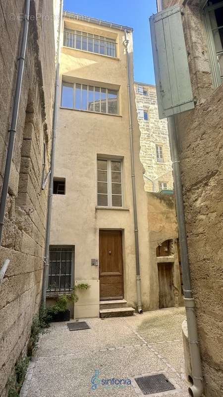 Appartement à UZES