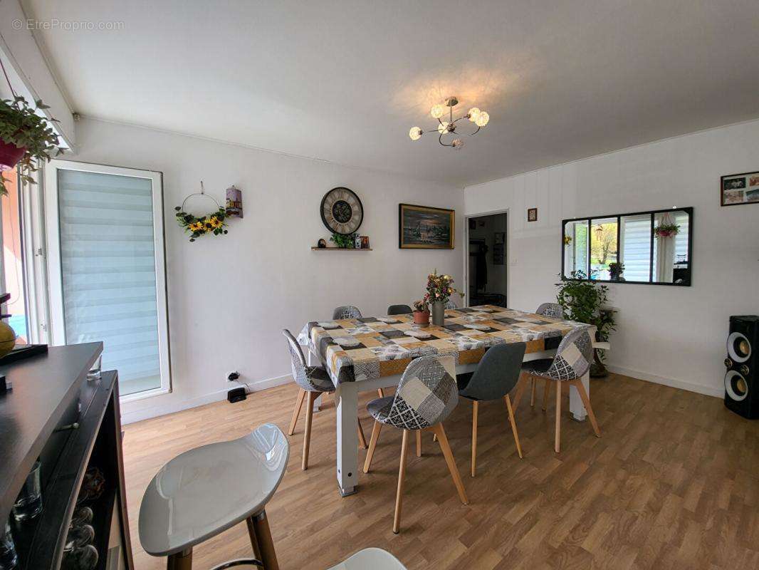 Appartement à GRAND-CHARMONT